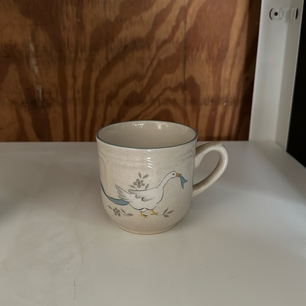 vintage ribbon goose mug